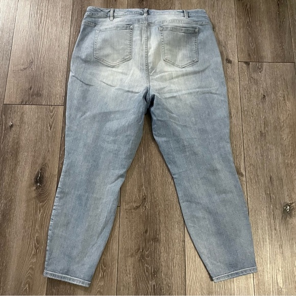 TORRID High Rise Curvy Skinny Jean - Light Wash Size 24T - Picture 7 of 11